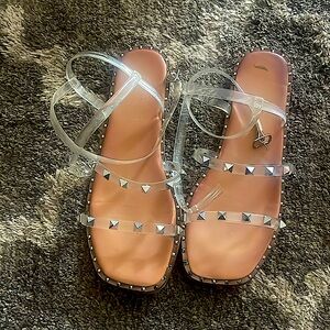 STEVE MADDEN WOMENS SIZE 7.5 studded sandals